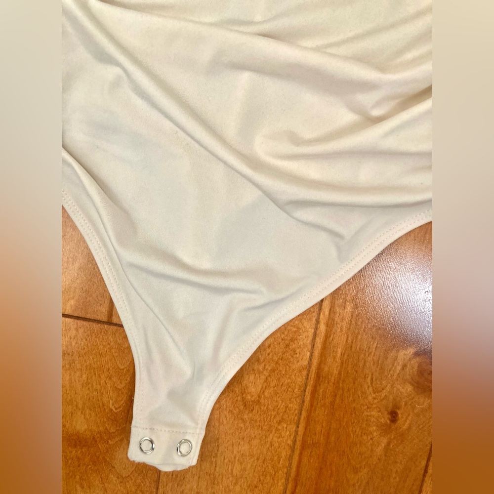 NWT Express Body Contour Compression Empire V-Neck Thong Bodysuit Size S - Picture 9 of 10